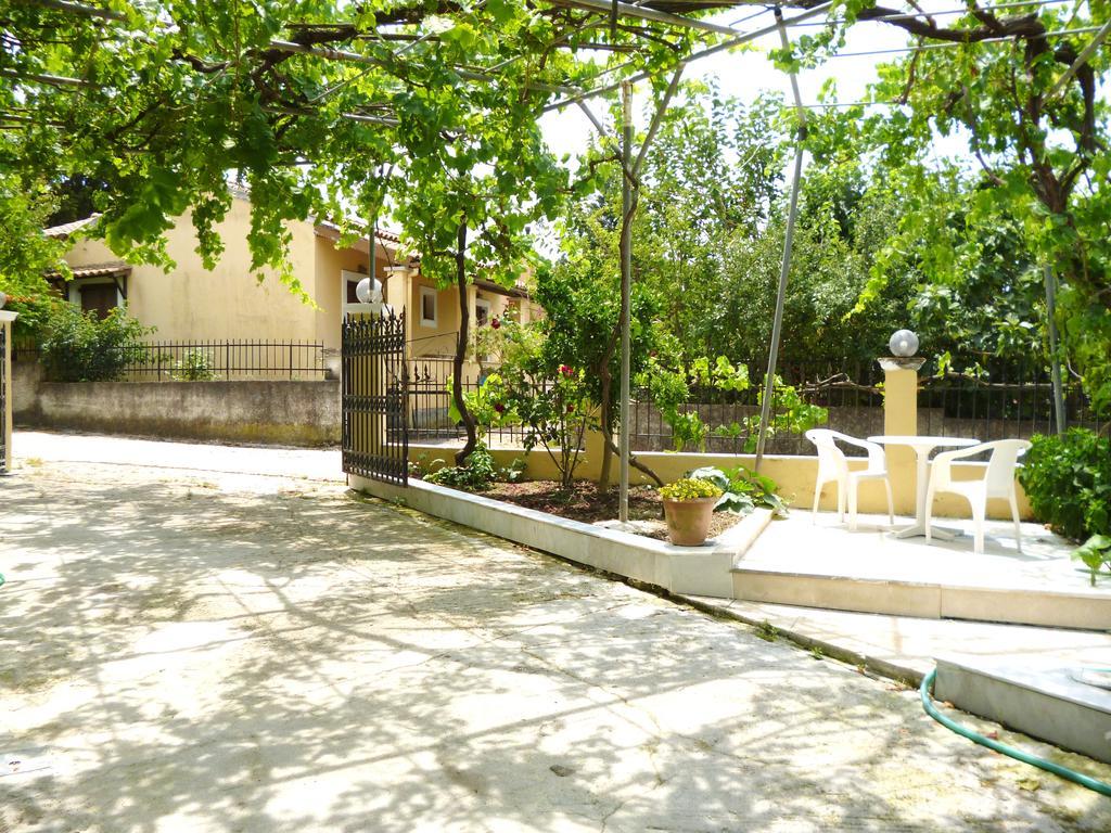 Giannis Apartamento Agios Georgios Pagon Exterior foto